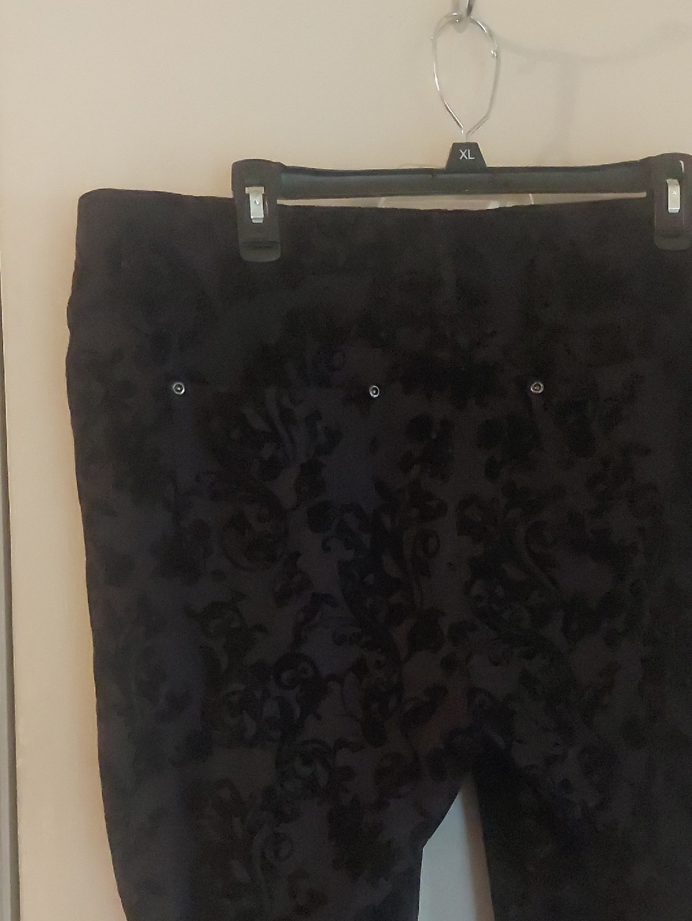 Terra & Sky Black Velvety Floral Pull On Leggings Plus Sz 1X 16W-18W - Picture 8 of 17